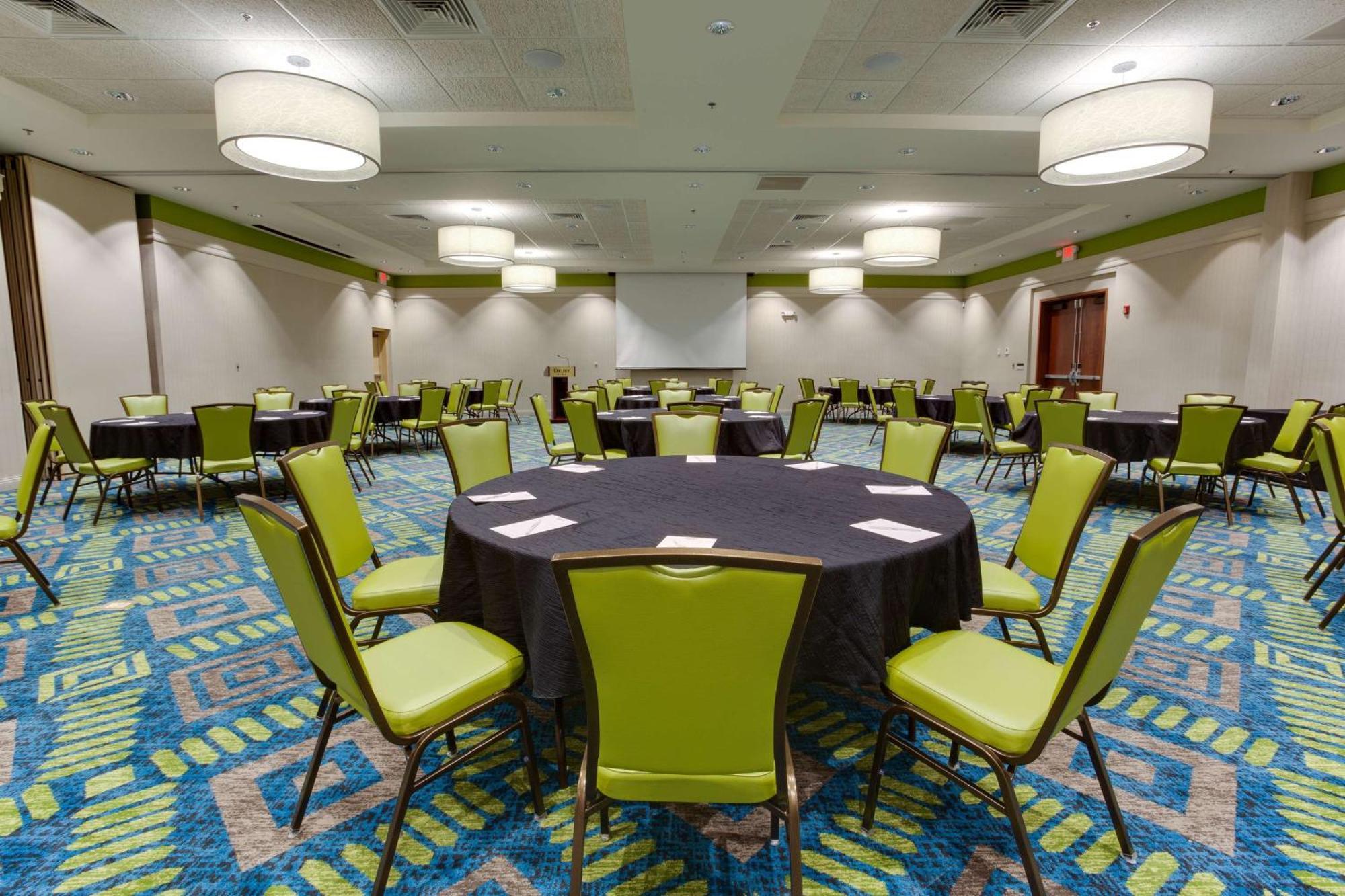 Drury Plaza East 3*