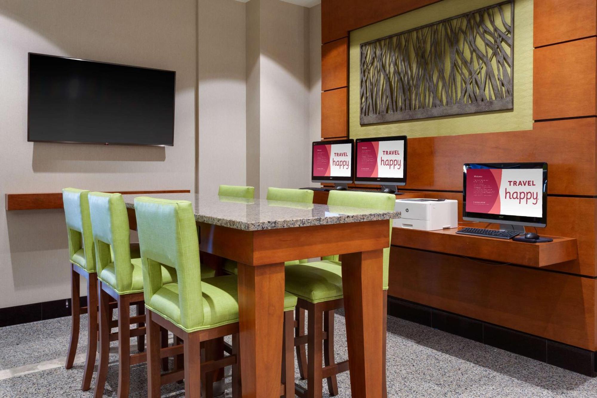 Hotel Drury Plaza East 3*