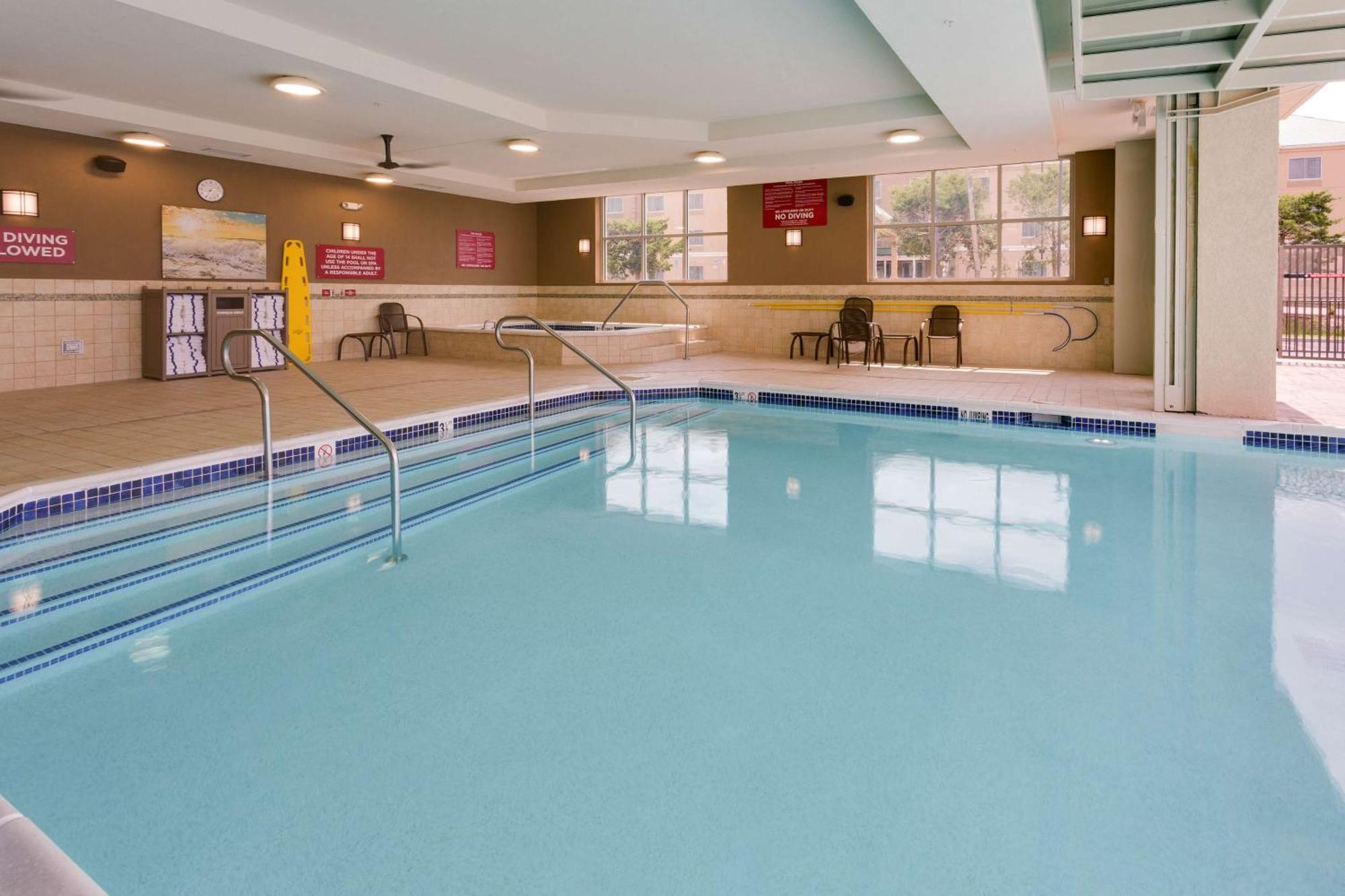 Hotel Drury Plaza East 3*