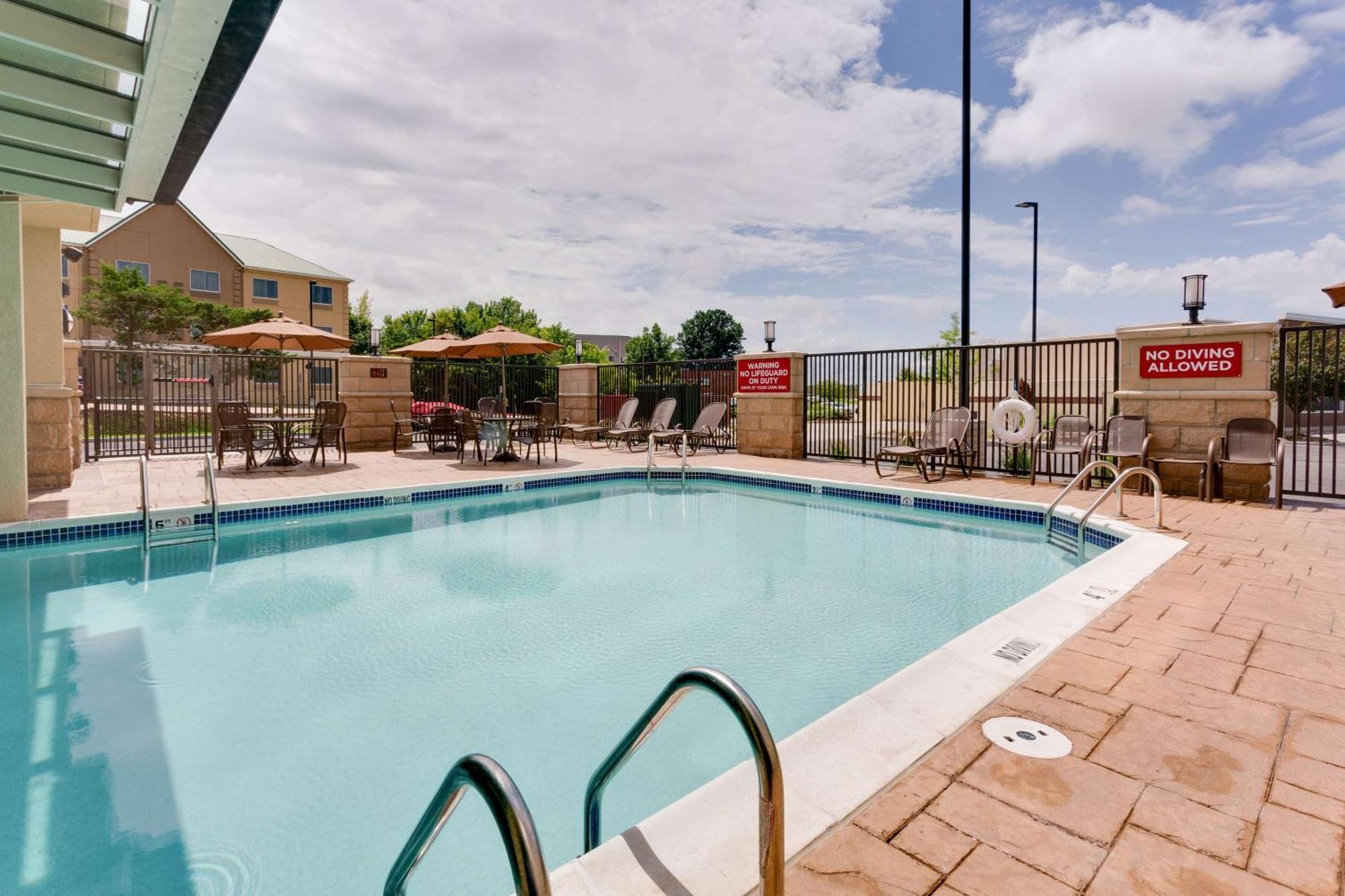 Drury Plaza East Hotel