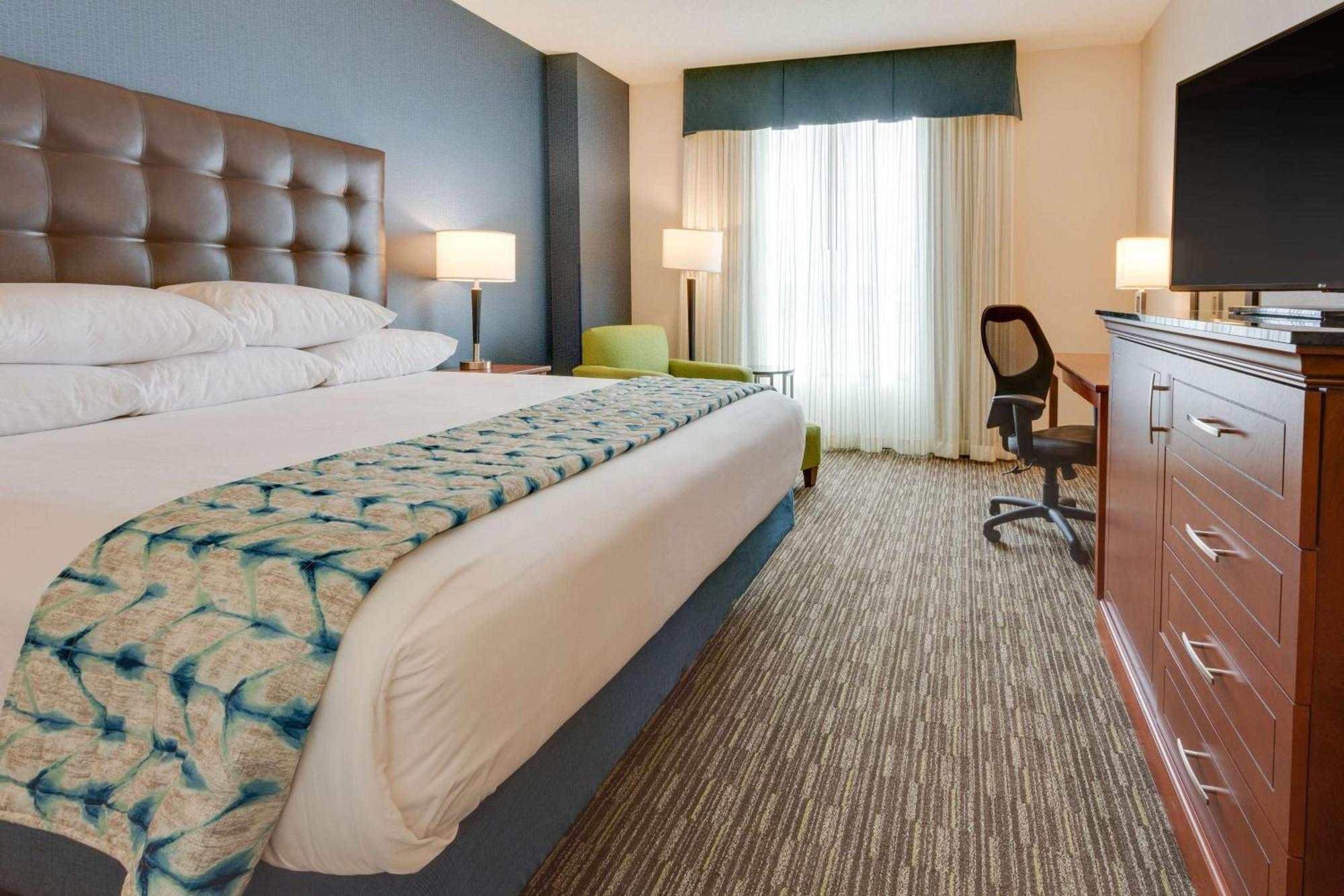 Drury Plaza East Hotel