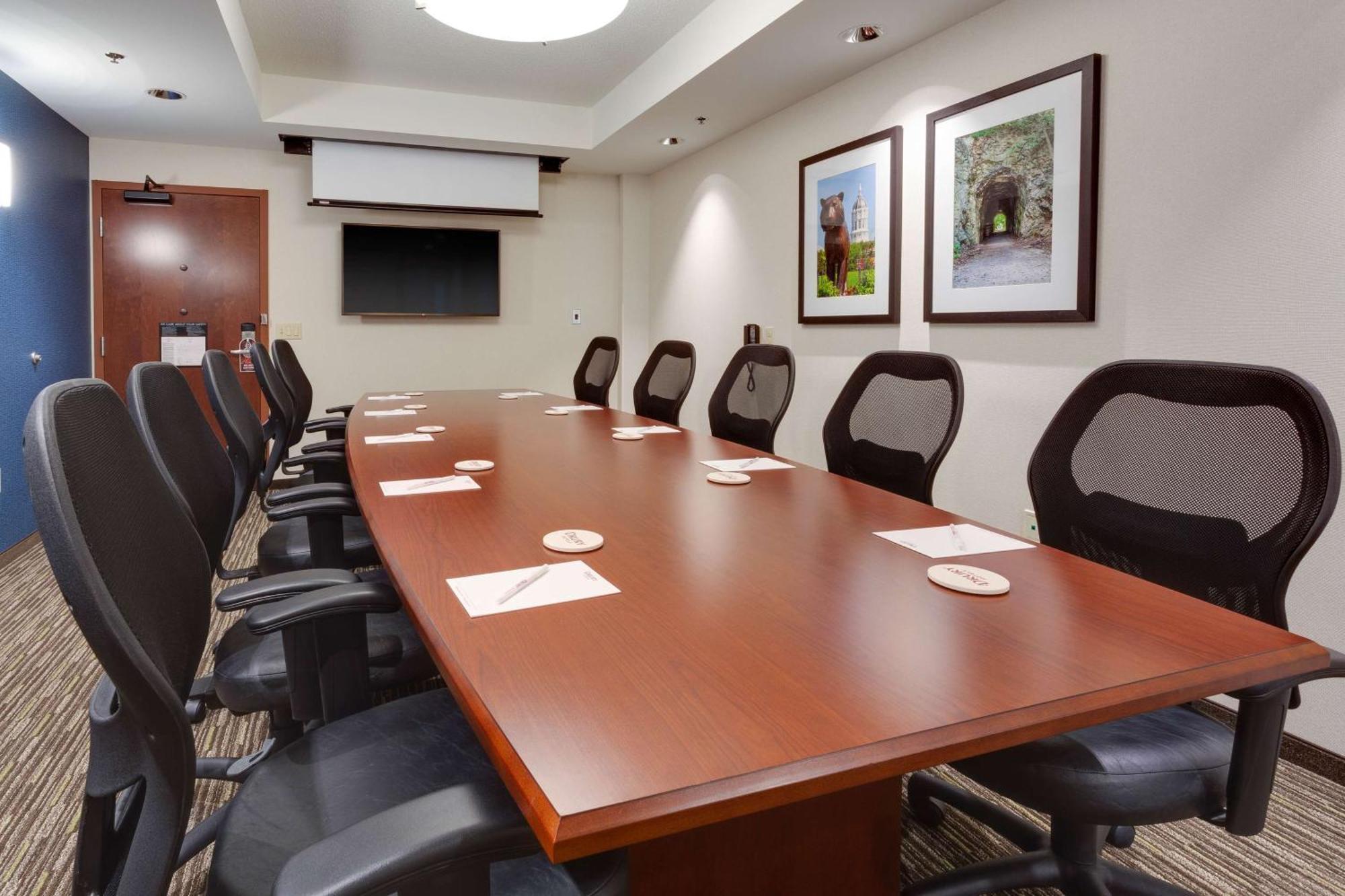 Drury Plaza East Hotel 3*