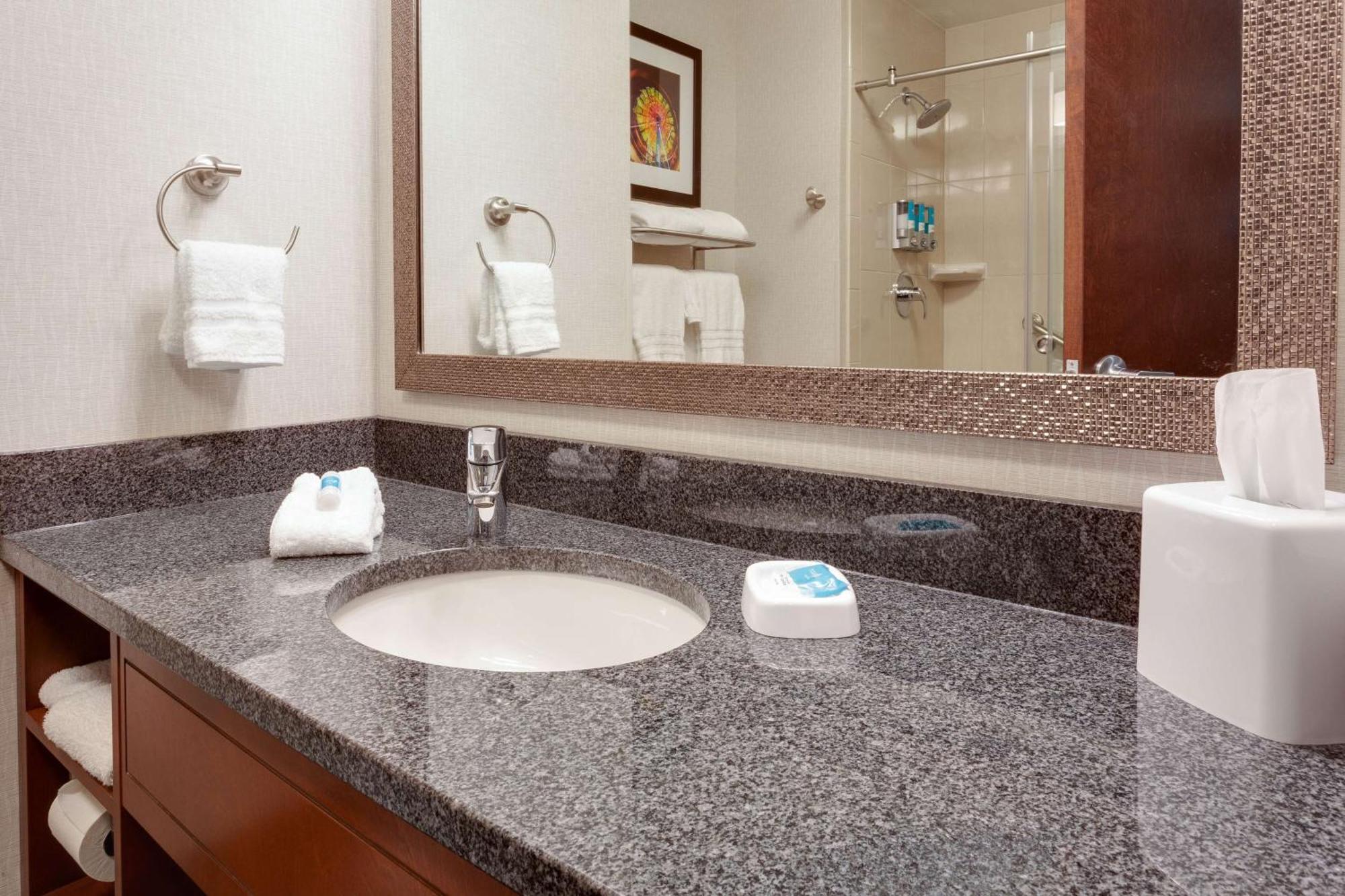 Hotel Drury Plaza East