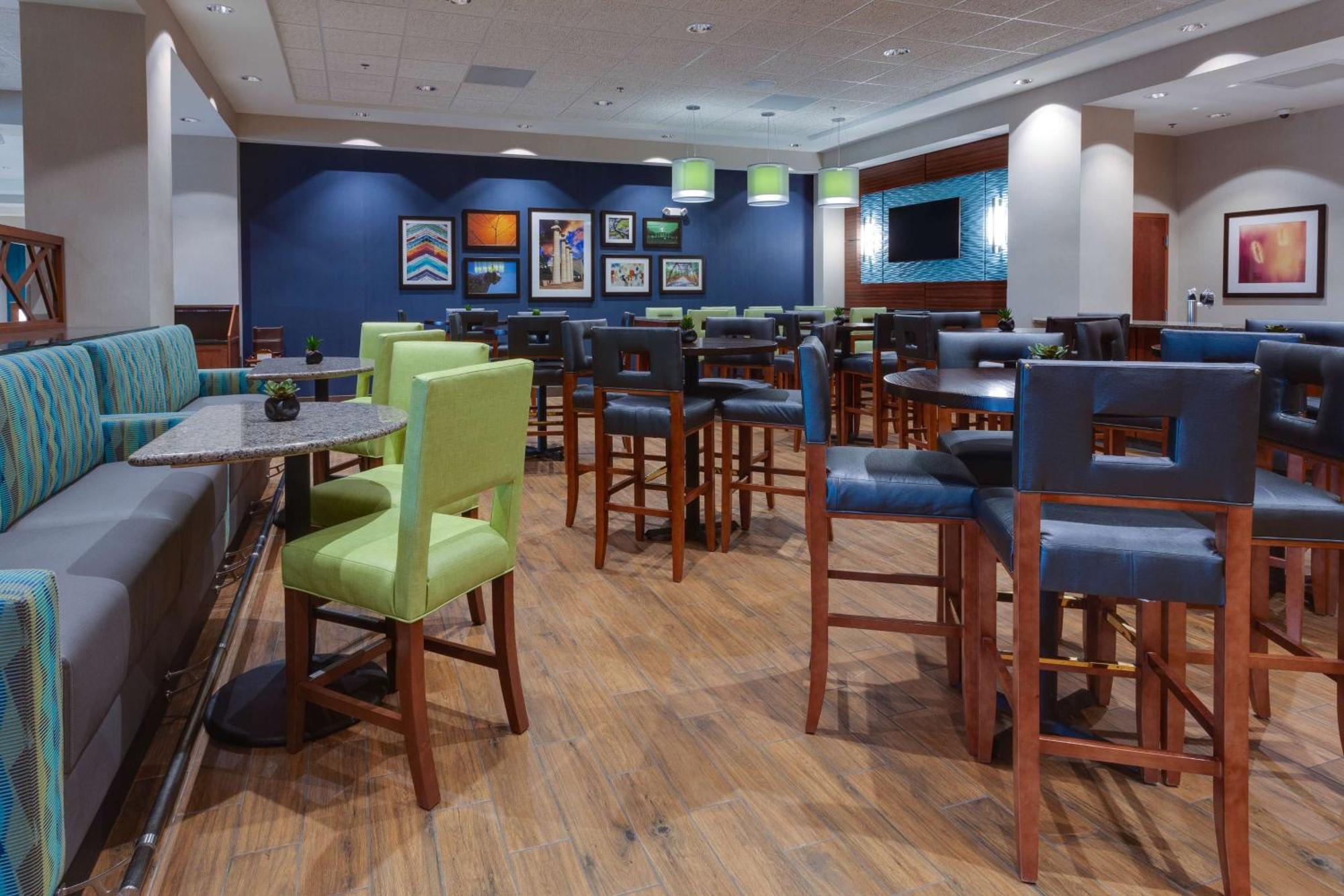 Drury Plaza East 3*